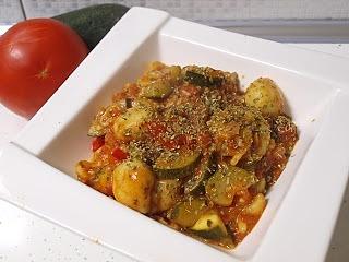 Gnocchi zapiekane w sosie pomidorowym z cukinią