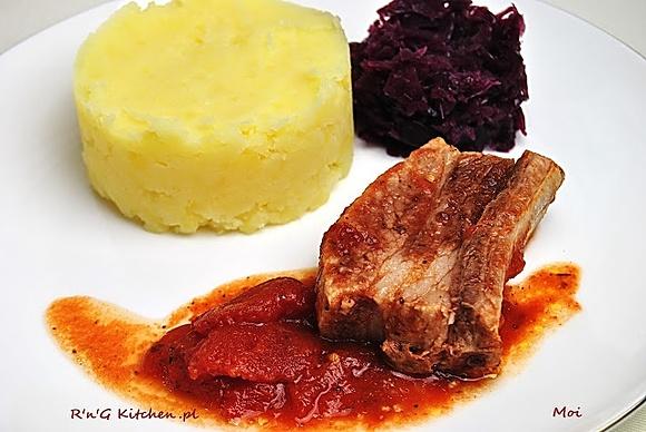 Żeberka pieczone w pomidorach