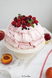 Malinowy tort bezowy z nasionami chia