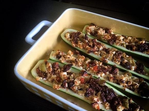 Faszerowana cukinia z serem feta