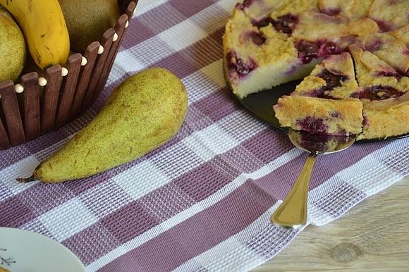 Ciasto jaglane z borówkami, bananem i gruszkami