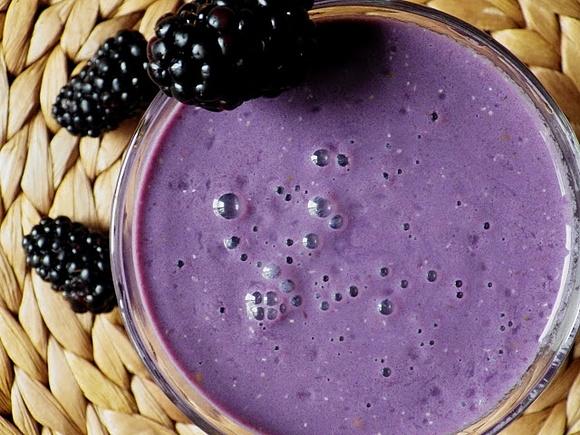 Koktajl quinoa kefir jeżyny