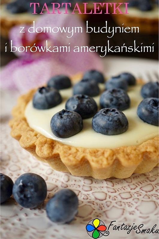 Tartaletki z budyniem i borówkami amerykańskimi