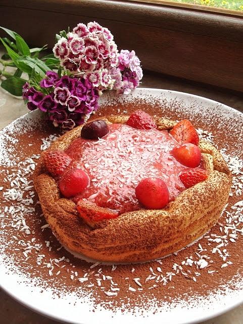 Omlet żytni na słodko z musem bananowo-truskawkowym