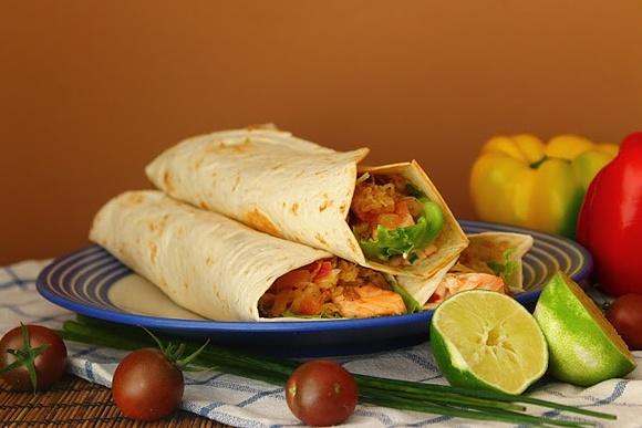 Tortilla z łososiem wg Karola Okrasy