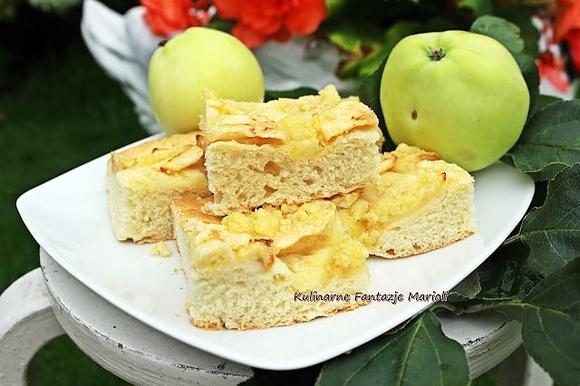 Ciasto drożdżowe z jabłkami i kruszonką