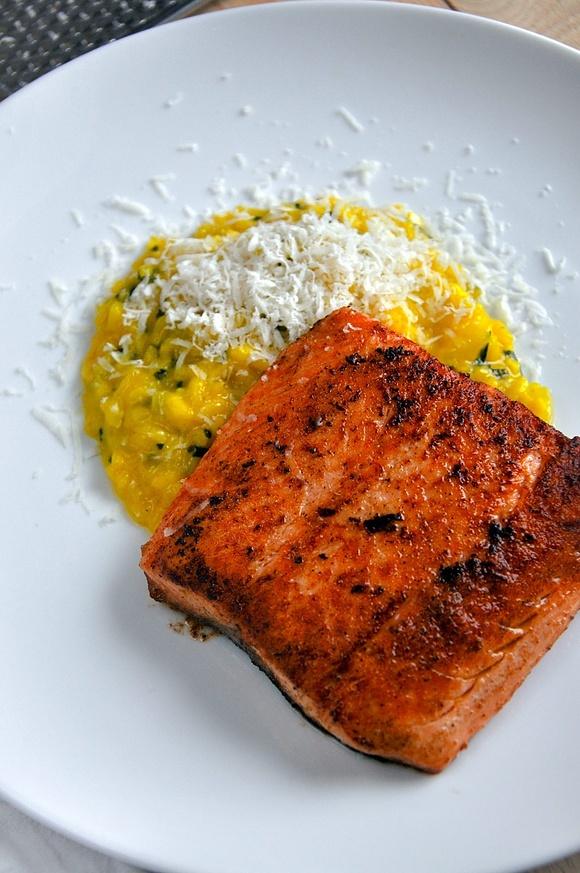 Łosoś z risotto milanese