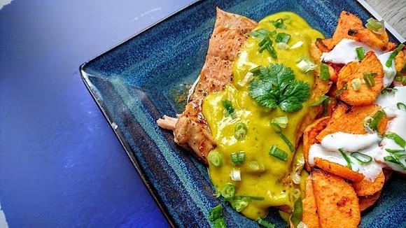 Tajski pstrąg łososiowy z sosem mango