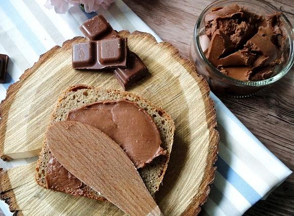 Krem czekoladowy do pieczywa i tortów
