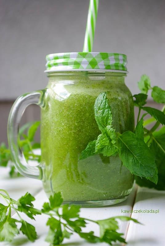 Smoothie pietruszka ogórek mięta chia