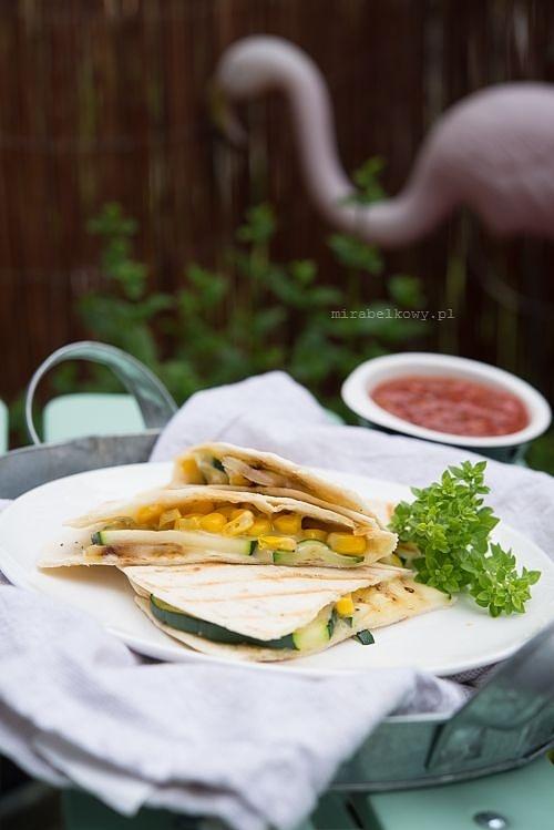 Quesadillas z grillowaną cukinią i kukurydzą
