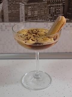 Zabaglione z espresso i kakaem do dekoracji
