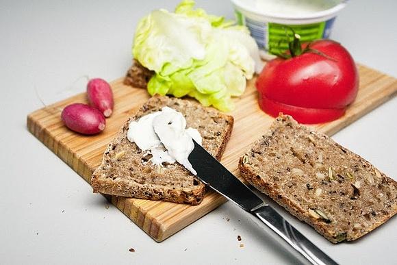 Przygotowanie drugiego śniadania dla dziecka do szkoły