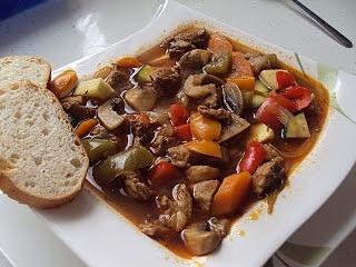 Karkówkowa zupa z warzywami i curry