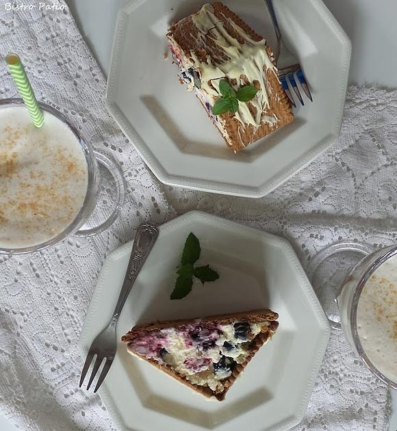 Leśna chatka - ciasto bez pieczenia z owocami i mascarpone