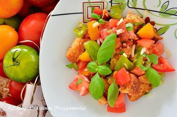 Panzanella włoska sałatka z pomidorów
