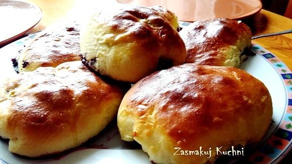 Jagodzianki - słodkie bułeczki z jagodami