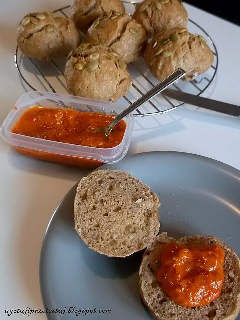 Ajvar - pasta z pieczonych papryk i bakłażana do mięs i kanapek