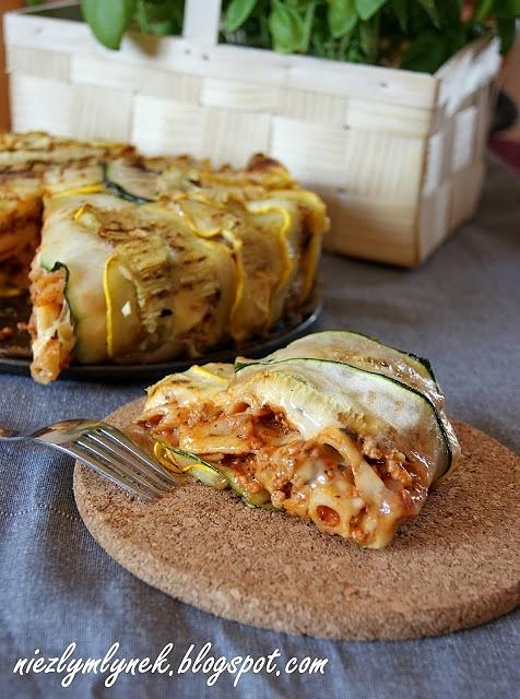 Zawijana zapiekanka makaronowa z cukinią