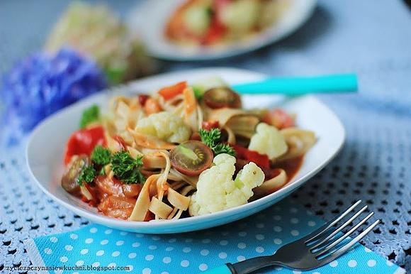 Tagliatelle z sosem chili con carne