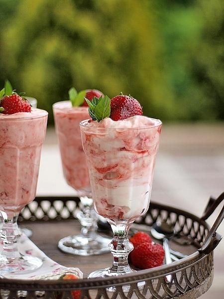 Eton mess z truskawkami i bezami