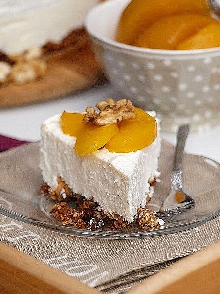 Kokosowy sernik na spodzie z muesli bez pieczenia