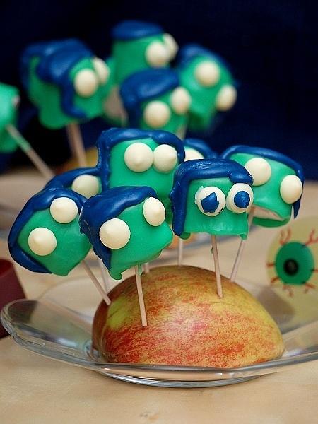 Halloween marshmallows pops