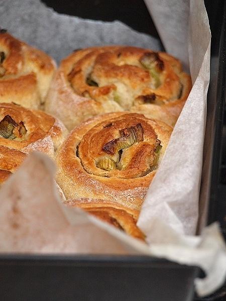 Czosnkowe ślimaczki drożdżowe