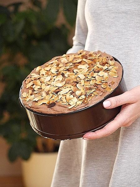 Ciasto z kremem nutellowym i suszonymi śliwkami