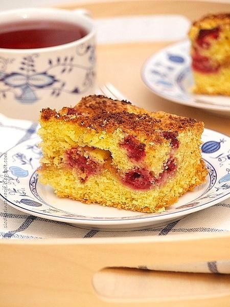 Ciasto z malinami i ciasteczkami amaretti