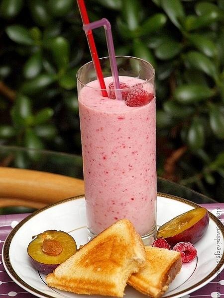 Koktajl bananowo-malinowy