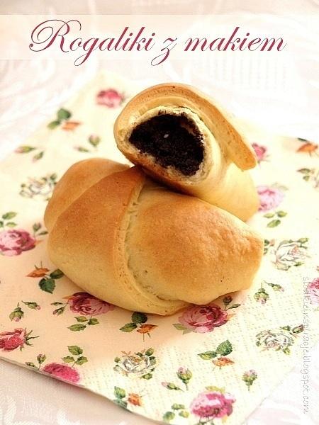 Drożdżowe rogaliki z makiem