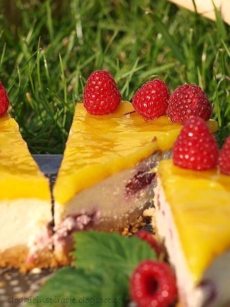 Sernik z malinami i lemon curd