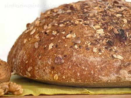 Chleb z orzechami włoskimi