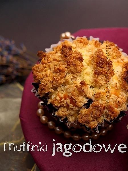 Muffinki z jagodami i owsianą kruszonką