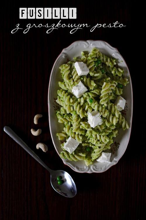 Szybki wegetariański obiad fusilli z groszkowym pesto