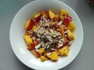 Sałatka makaronowa z mango i kurczakiem
