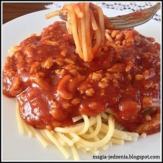 Proste spaghetti bolognese z ketchupu Kotlin