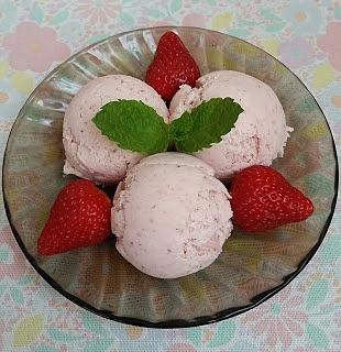 Domowe lody truskawkowe