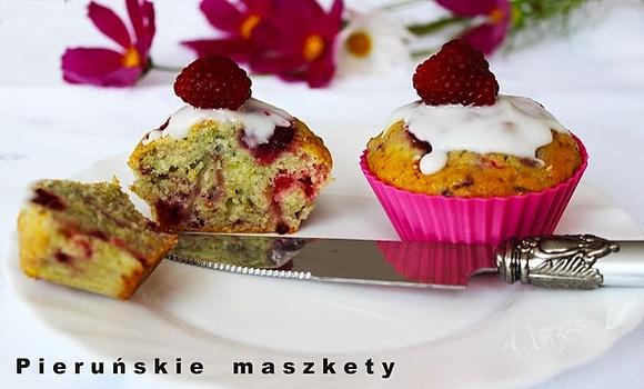 Muffinki nadziane malinami i cytrynowym smakiem