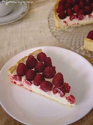 Tarta z malinami i białą czekoladą