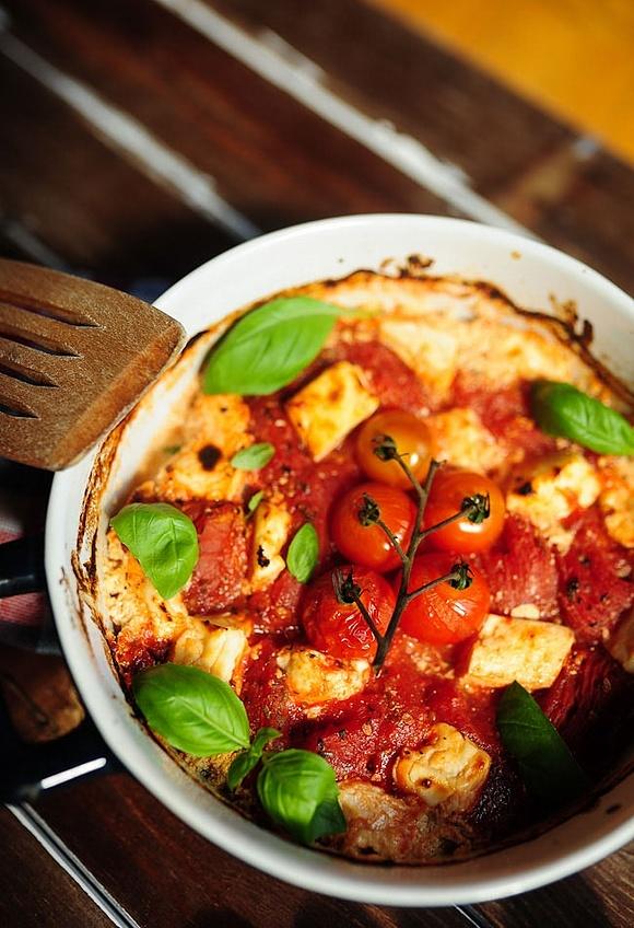 Feta pieczona w pomidorach