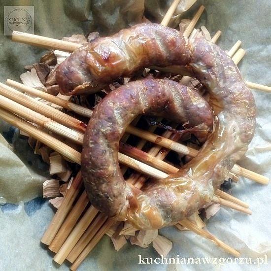 Kiełbasa domowa wędzona w woku - prosta i smaczna