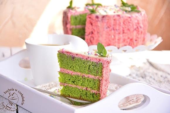 Tort szpinakowo-truskawkowy