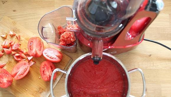 Passata pomidorowa dzięki wyciskarce