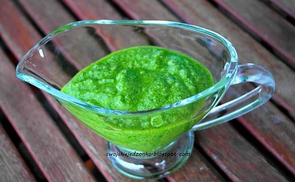 Pesto z rukoli jako dodatek do makaronu i sałatek