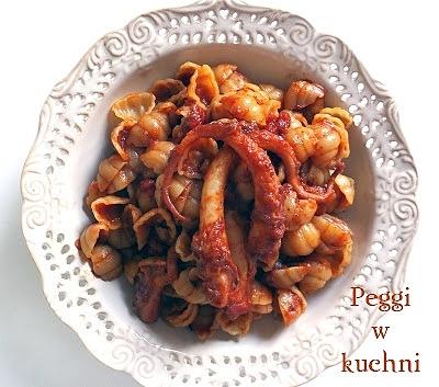 Ośmiornica duszona w pomidorach
