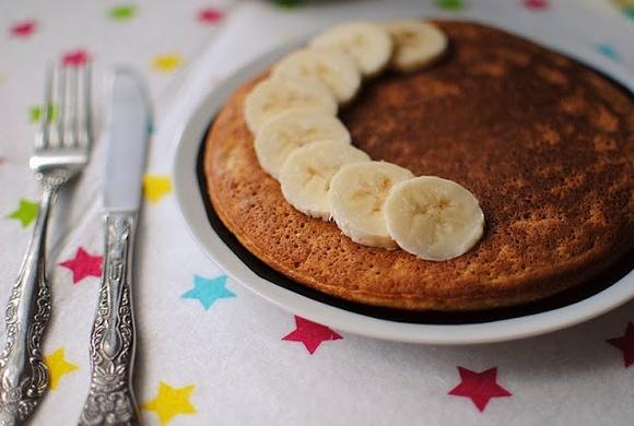 Fit omlet owsiany ze bananem i płatkami owsianymi