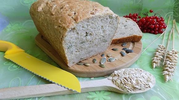 Chleb owsiano-orkiszowy z pestkami dyni