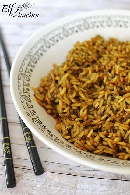 Smażony ryż z curry i sezamem